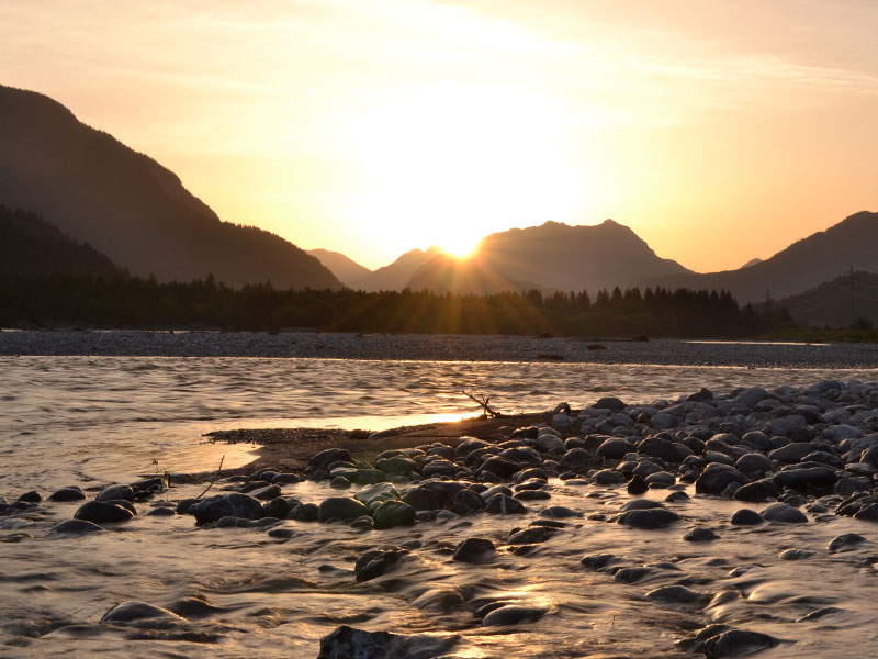 Sonnenstrahlen über dem Lech