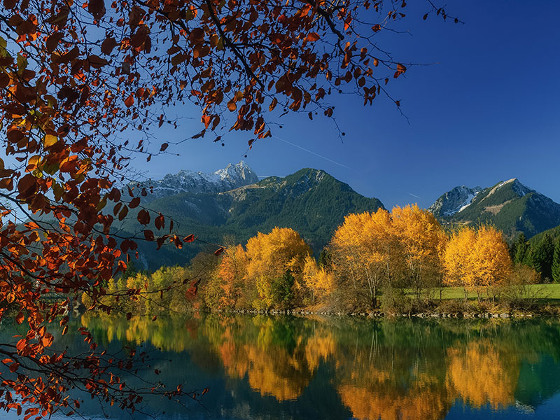 Der Lech bei Reutte im Herbst